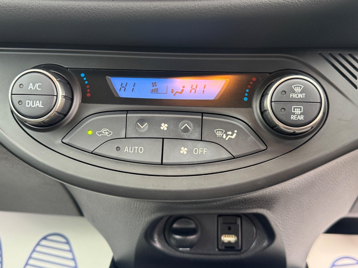 Used Toyota Yaris 2015 for sale - 76965080: Photo 44