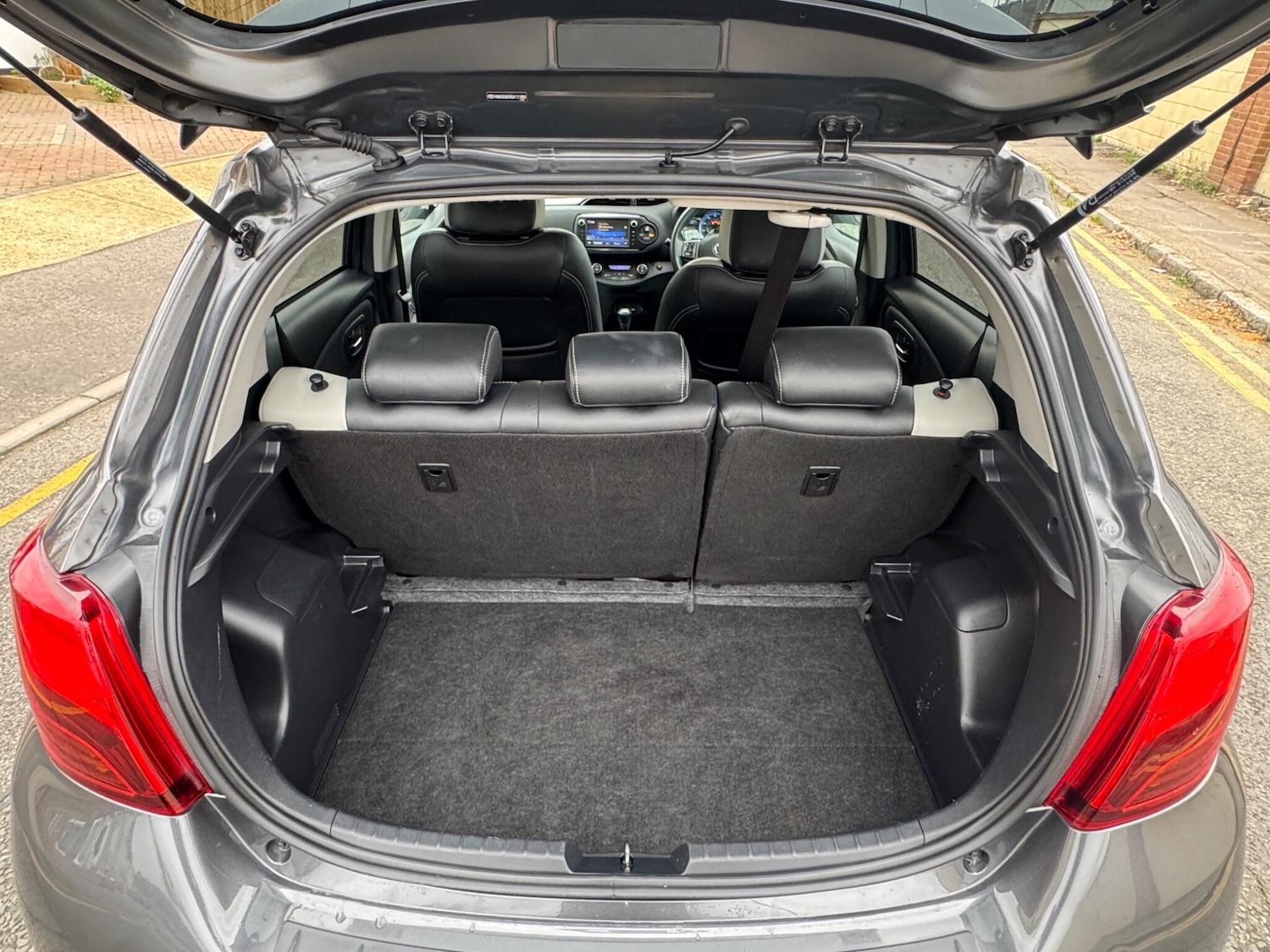 Used Toyota Yaris 2015 for sale - 76965080: Photo 49