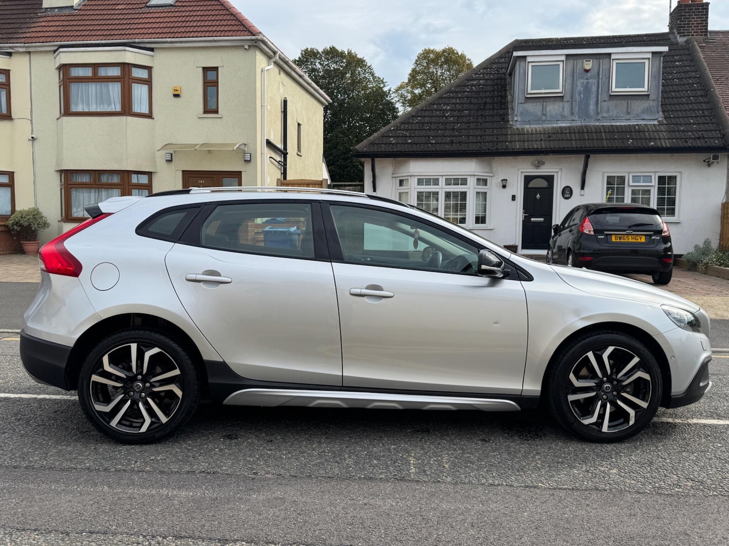 Used Volvo V40 Cross Country 2016 for sale - 76151236: Photo 12