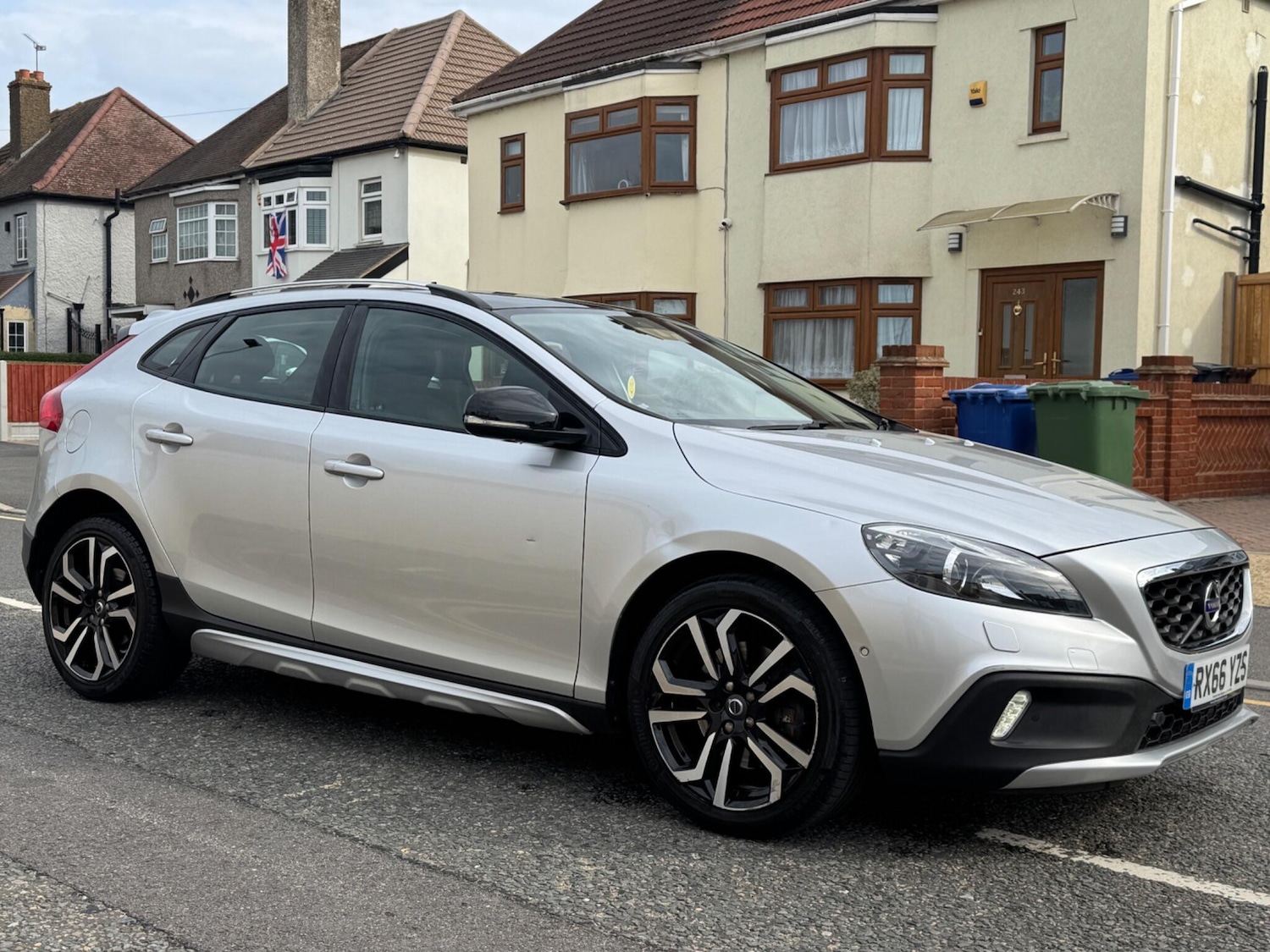 Used Volvo V40 Cross Country 2016 for sale - 76151236: Photo 13