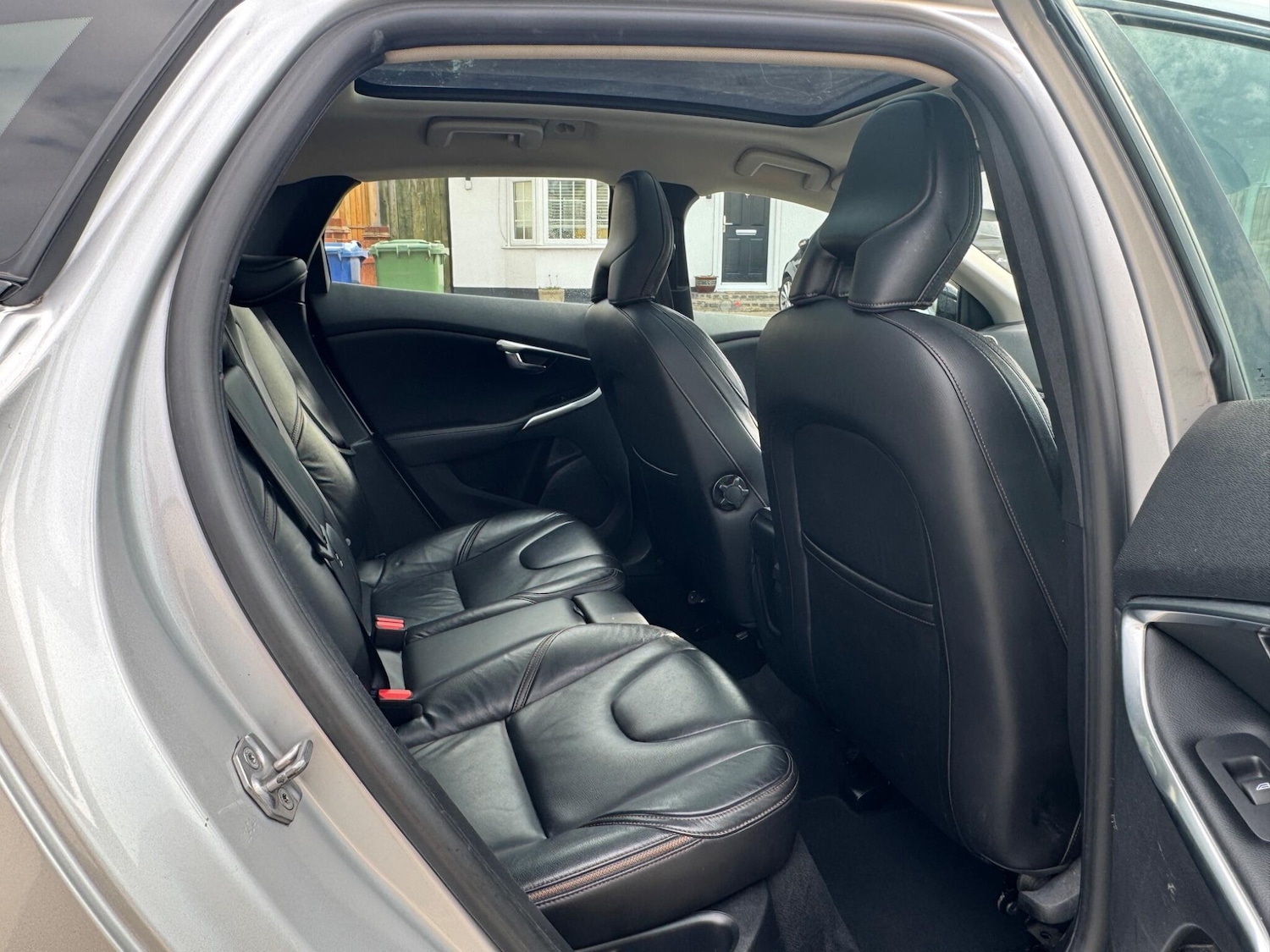 Used Volvo V40 Cross Country 2016 for sale - 76151236: Photo 30