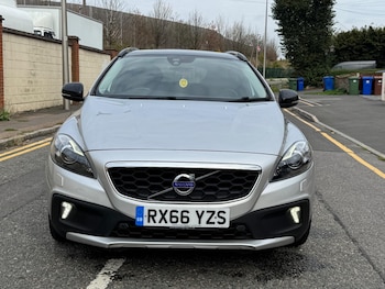 Used Volvo V40 Cross Country 2016 for sale - 76151236: Photo