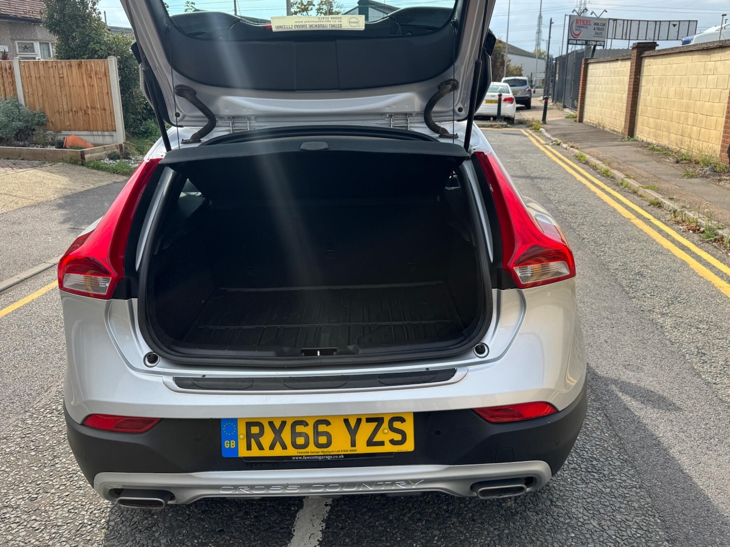 Used Volvo V40 Cross Country 2016 for sale - 76151236: Photo 45