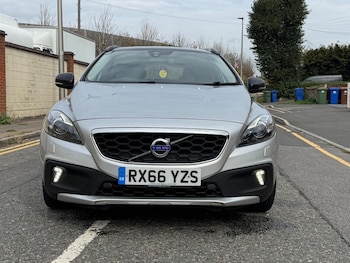 Used Volvo V40 Cross Country 2016 for sale - 76151236: Photo