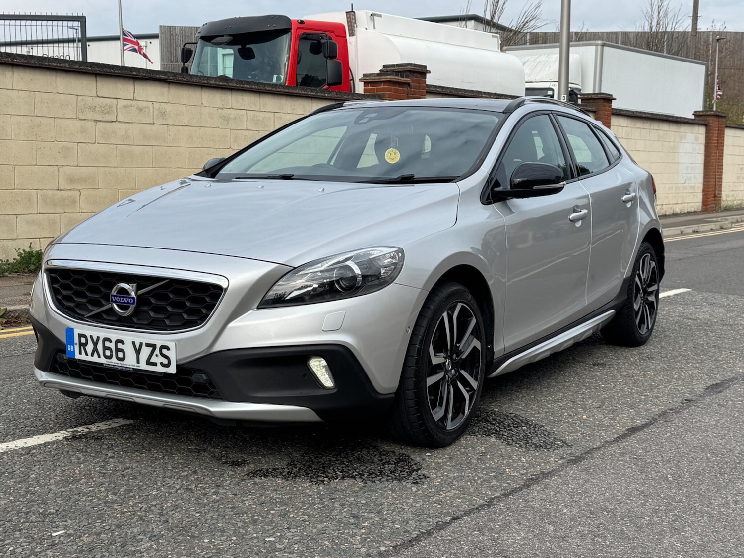 Used Volvo V40 Cross Country 2016 for sale - 76151236: Photo 5
