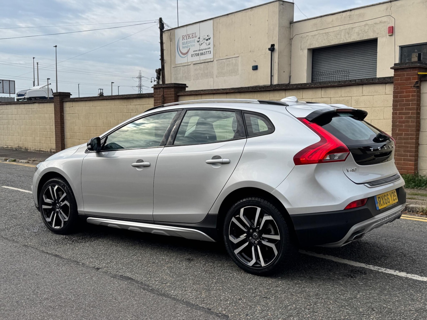 Used Volvo V40 Cross Country 2016 for sale - 76151236: Photo 8