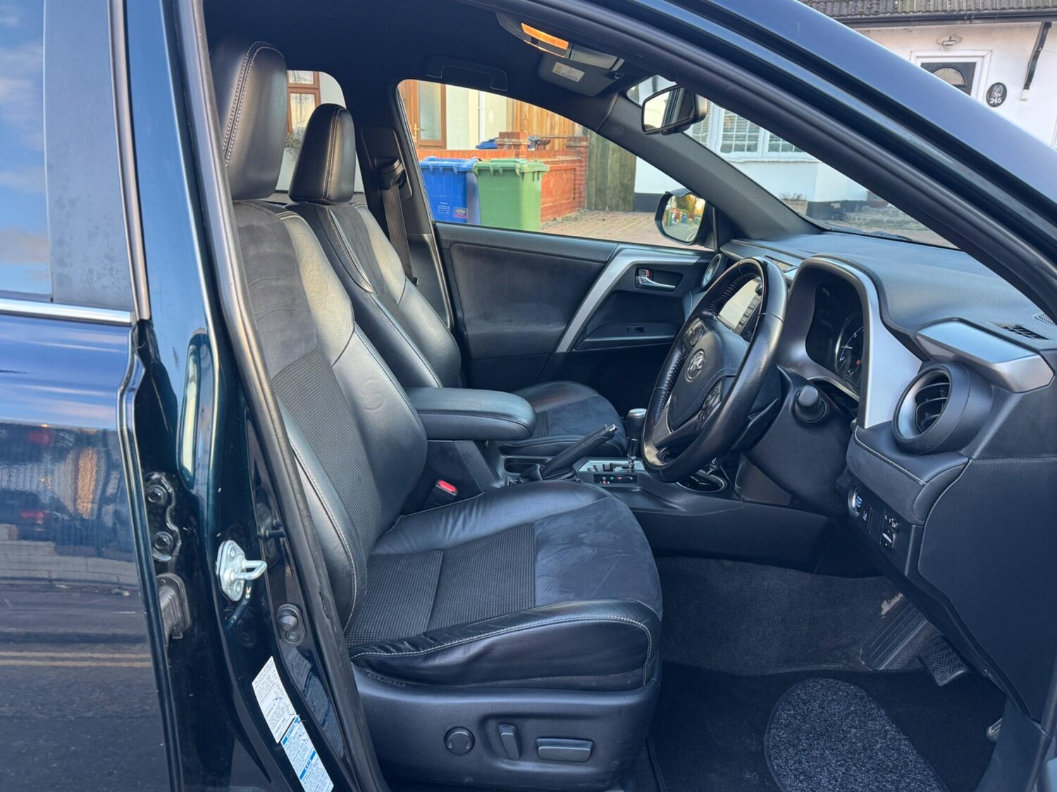 Used Toyota RAV4 2016 for sale - 77066574: Photo 17