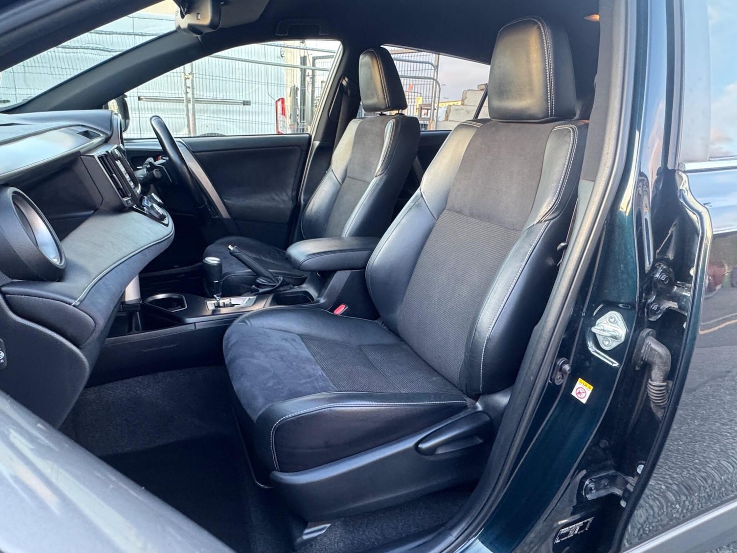 Used Toyota RAV4 2016 for sale - 77066574: Photo 24