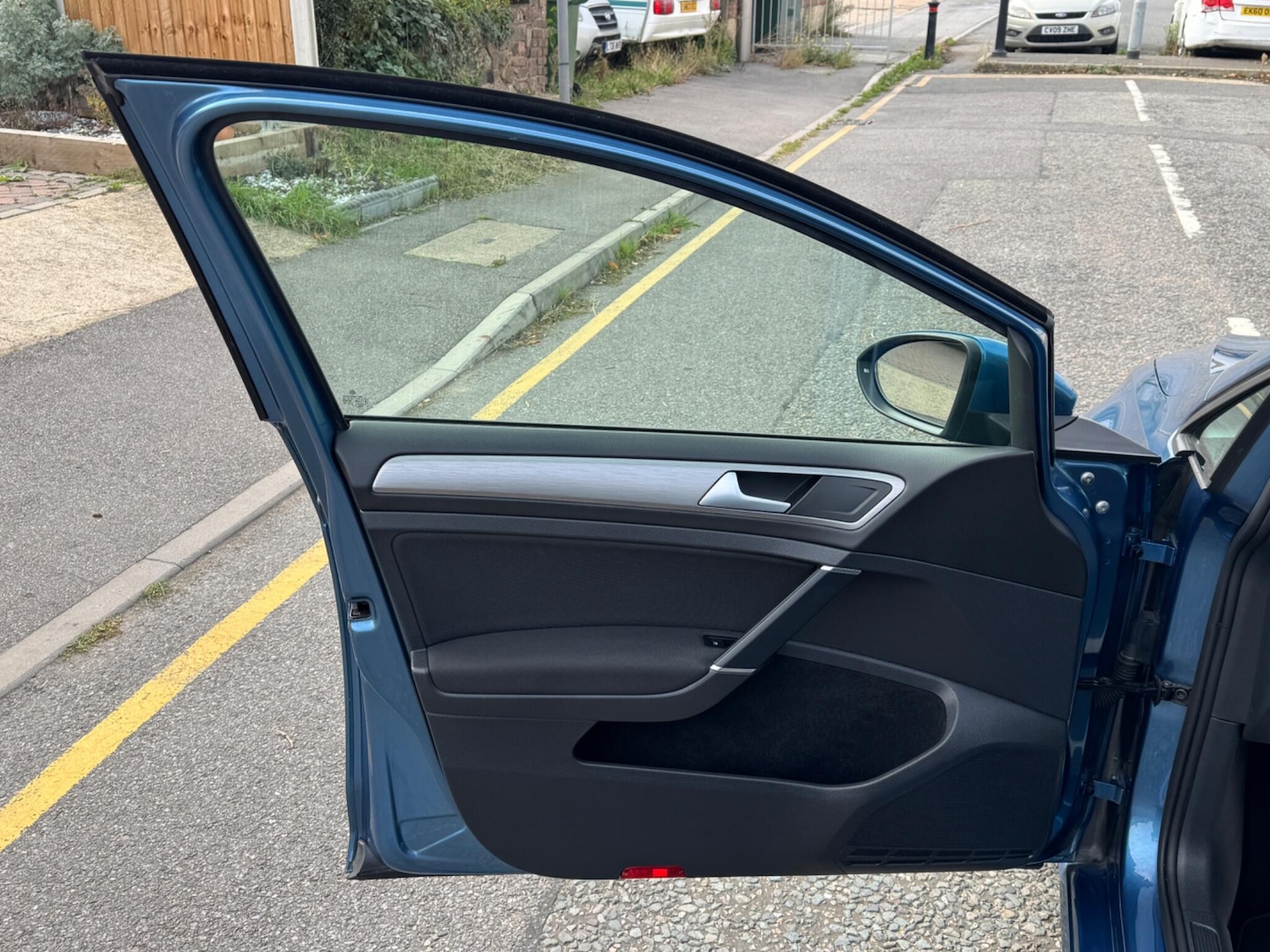 Used Volkswagen Golf 2017 for sale - 76251411: Photo 22