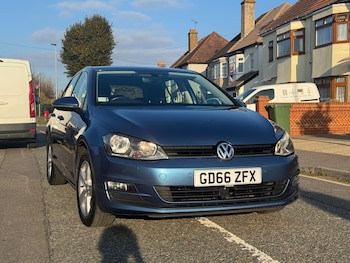 Used Volkswagen Golf 2017 for sale - 76251411: Photo 2