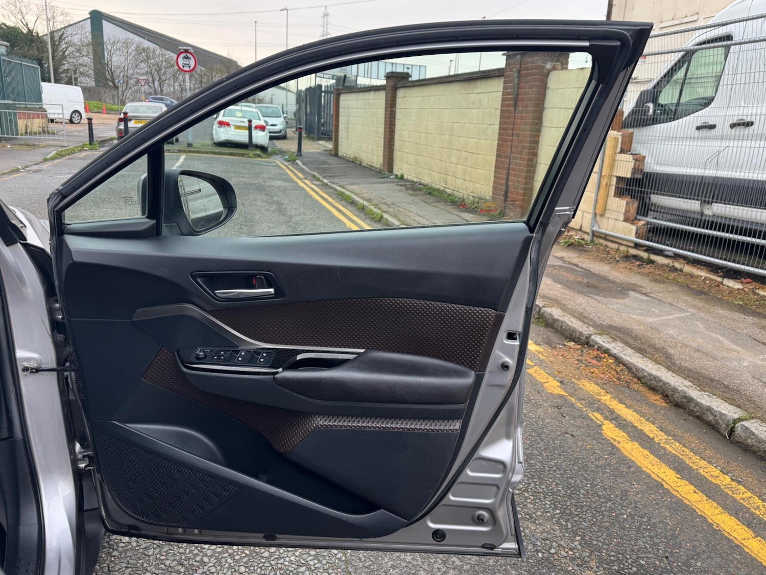 Used Toyota C-HR 2017 for sale - 77254963: Photo 18