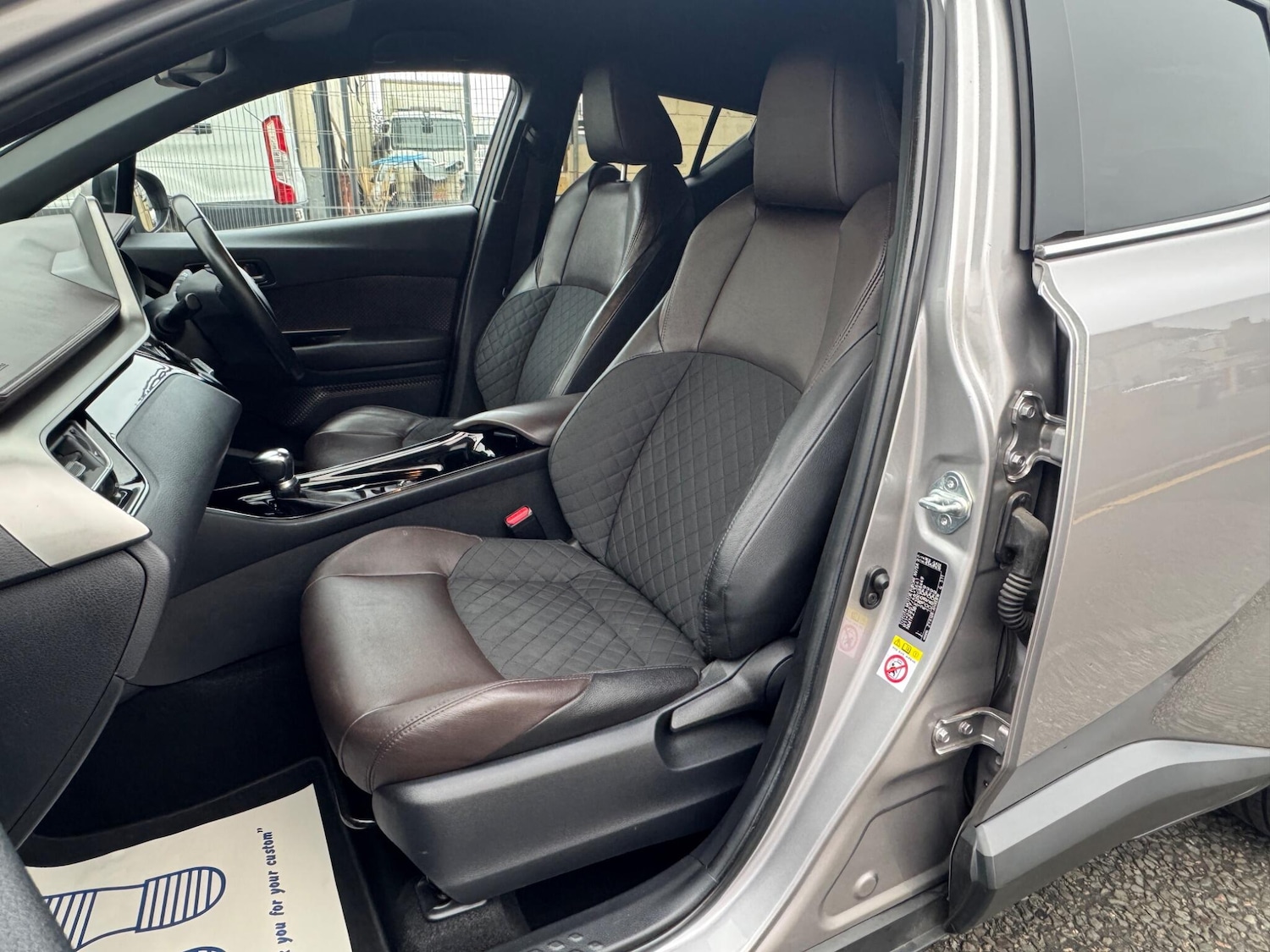 Used Toyota C-HR 2017 for sale - 77254963: Photo 24