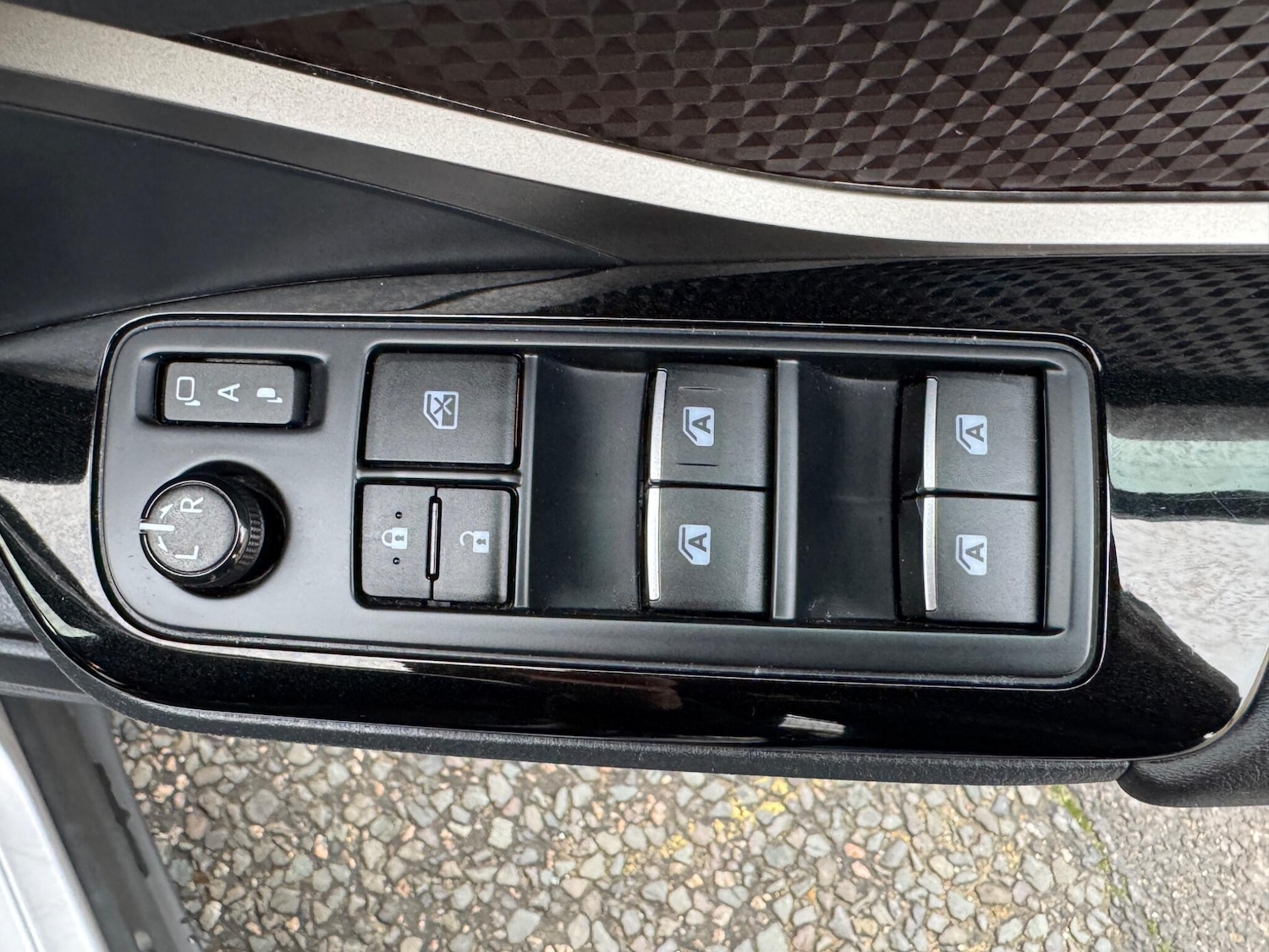 Used Toyota C-HR 2017 for sale - 77254963: Photo 38