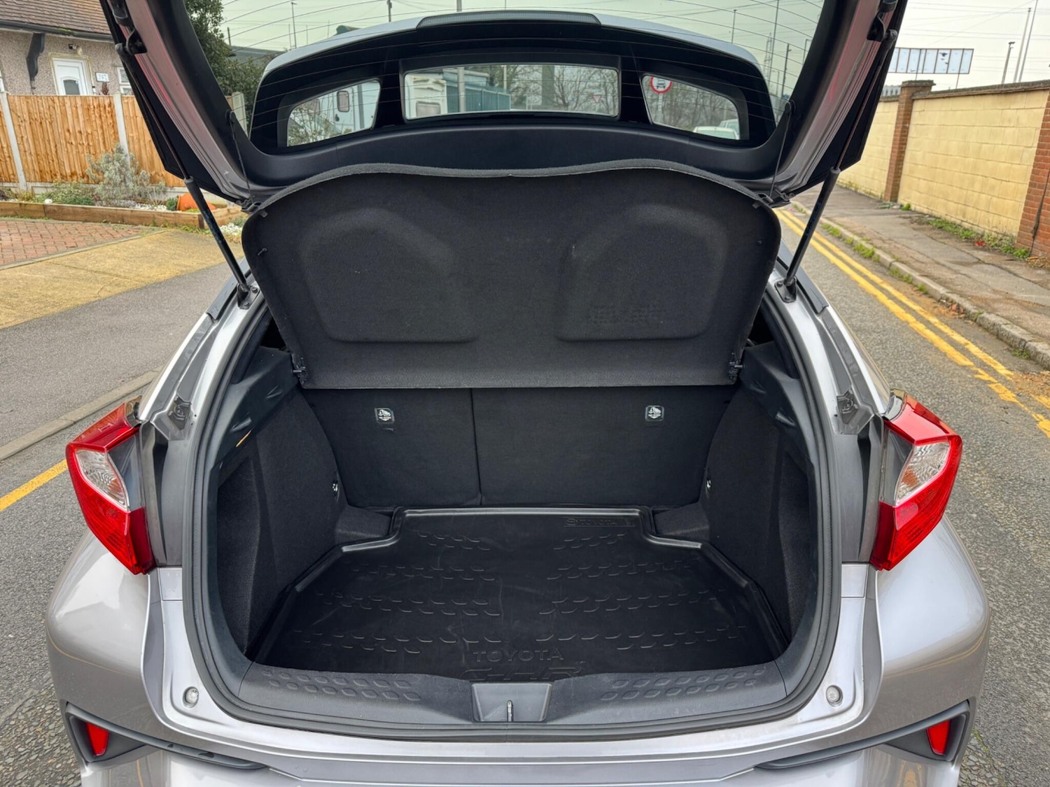 Used Toyota C-HR 2017 for sale - 77254963: Photo 49