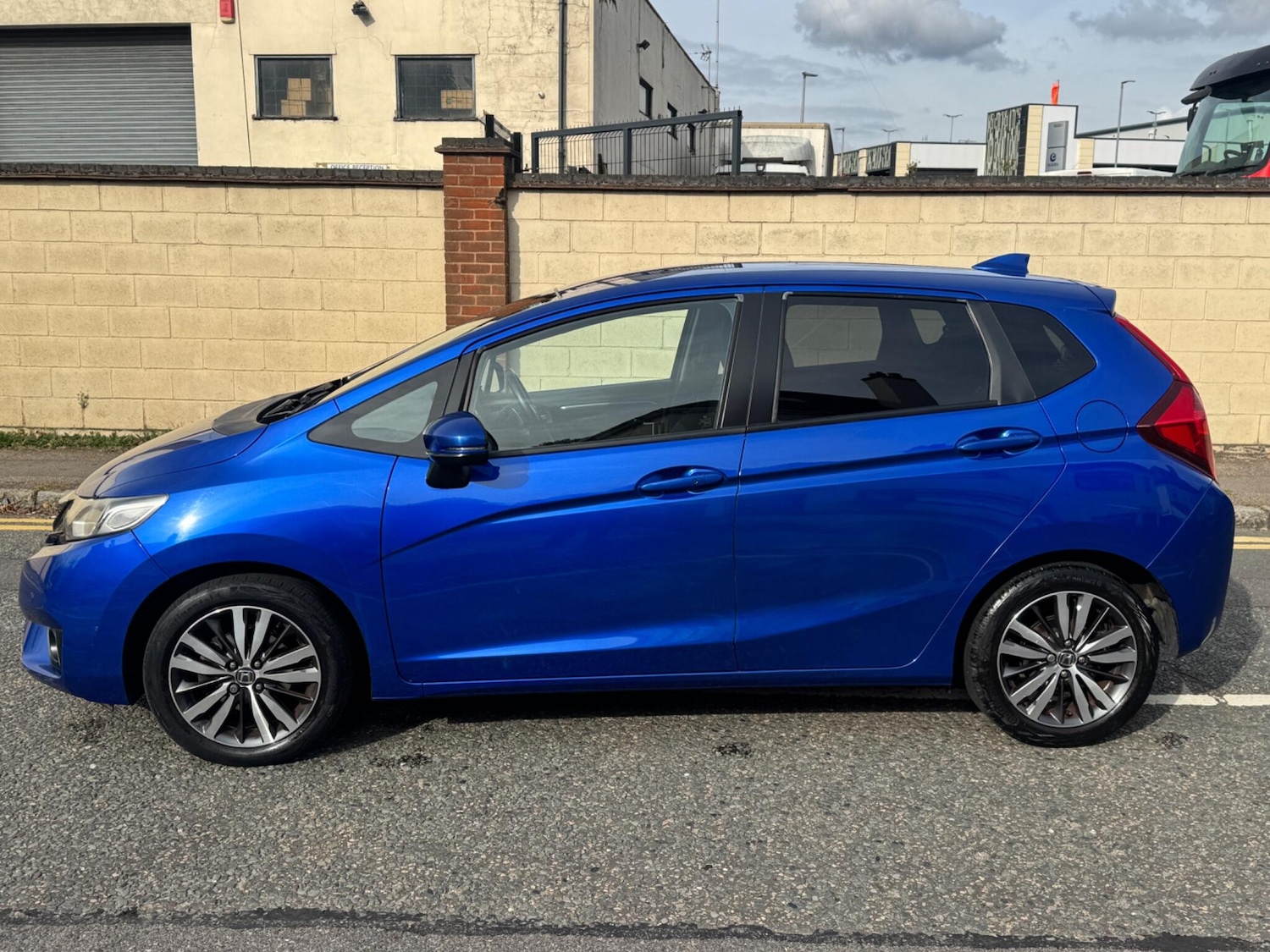 Used Honda Jazz 2017 for sale - 76995229: Photo 6