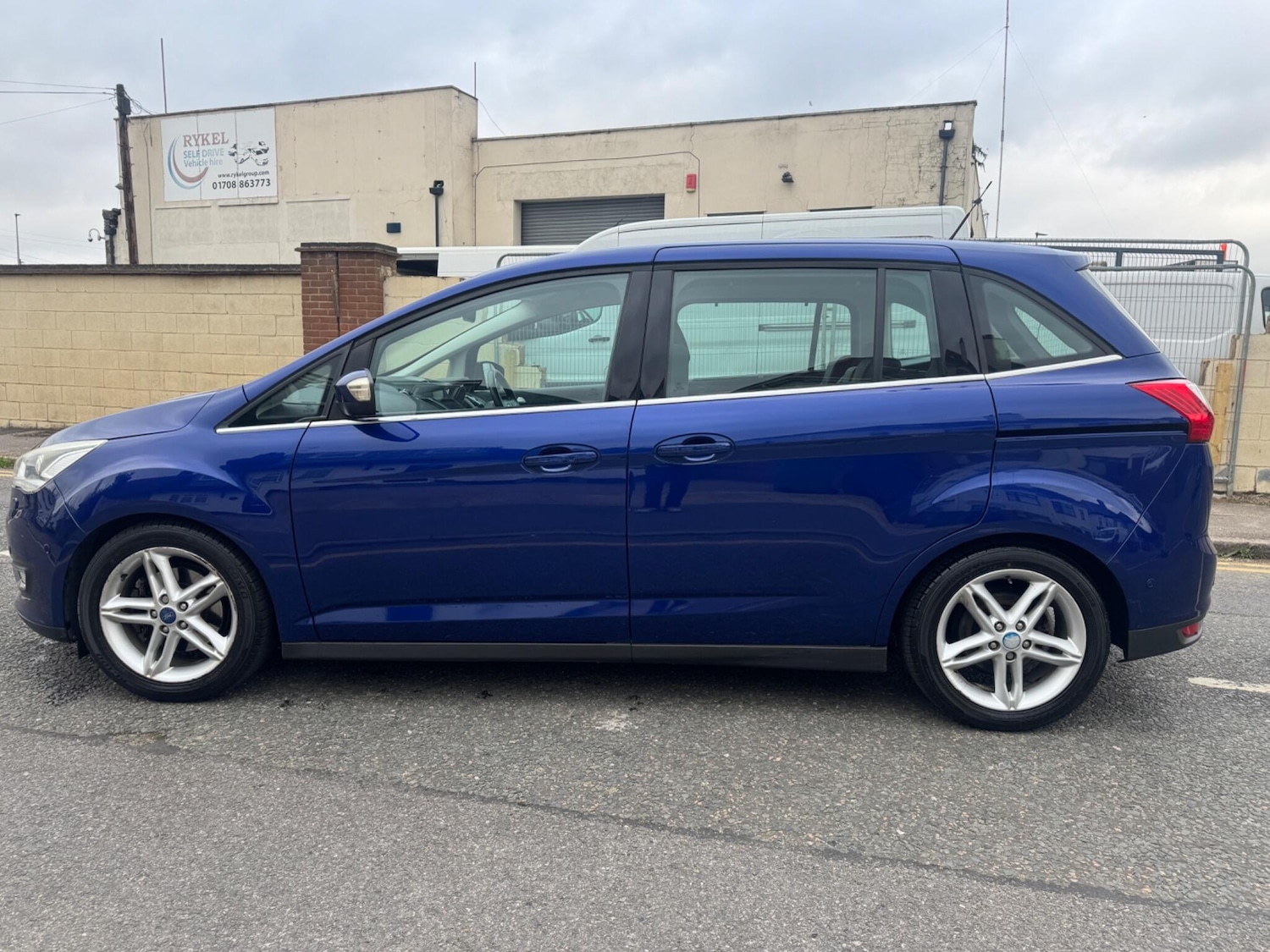 Used Ford Grand C-Max 2015 for sale - 76953343: Photo 5