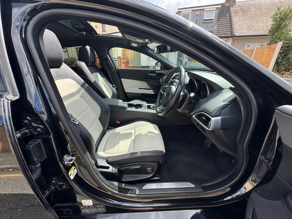 Used Jaguar XE 2017 for sale - 75589708: Photo 14