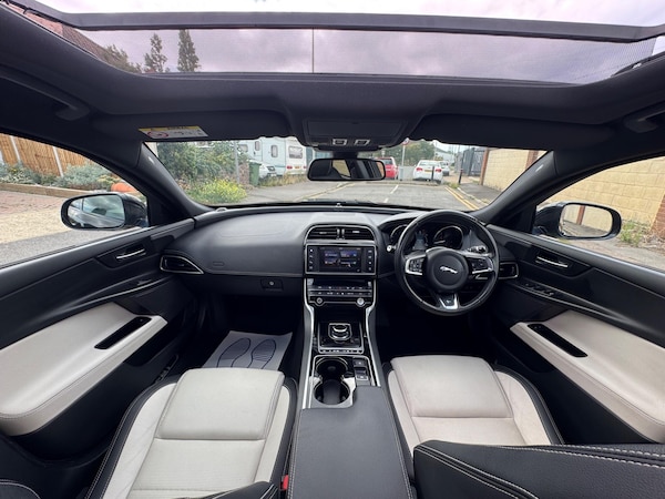 Used Jaguar XE 2017 for sale - 75589708: Photo 31