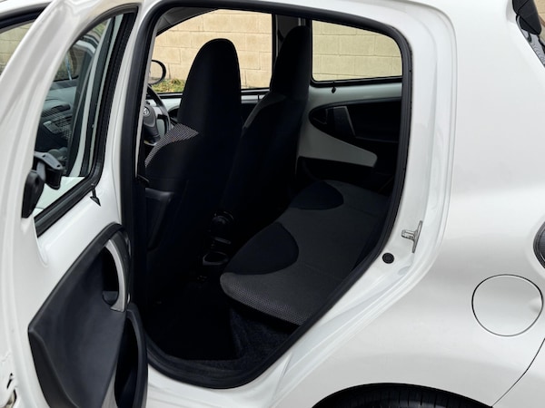 Used Toyota AYGO 2014 for sale - 76239348: Photo 24