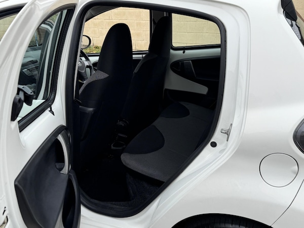 Used Toyota AYGO 2014 for sale - 76239348: Photo 25