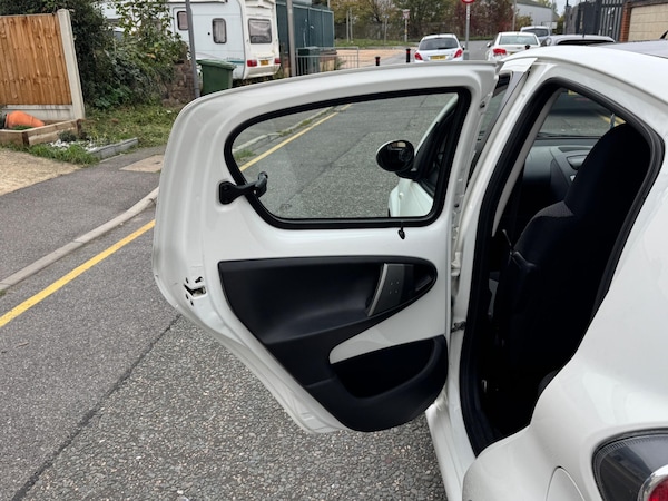 Used Toyota AYGO 2014 for sale - 76239348: Photo 26