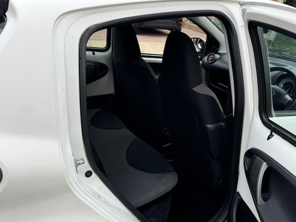 Used Toyota AYGO 2014 for sale - 76239348: Photo 29