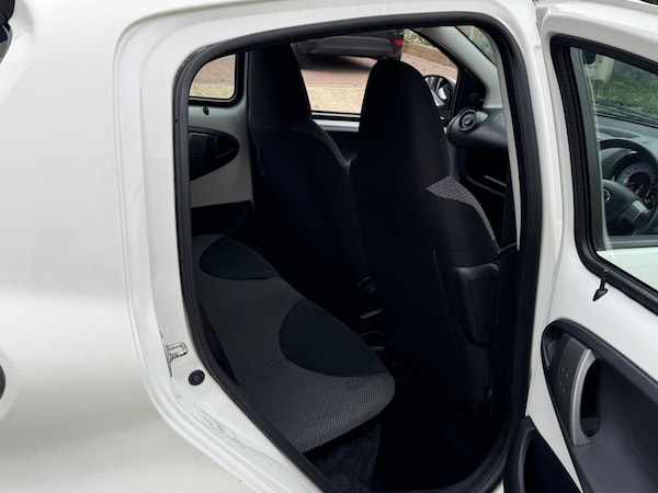 Used Toyota AYGO 2014 for sale - 76239348: Photo 30