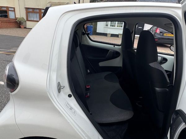 Used Toyota AYGO 2014 for sale - 76239348: Photo 33