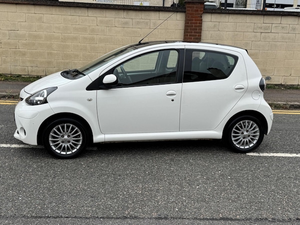 Used Toyota AYGO 2014 for sale - 76239348: Photo 6