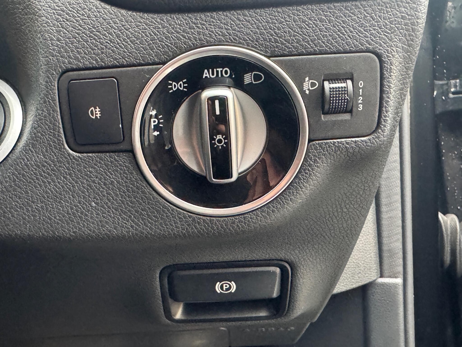 Used Mercedes-Benz GLA 2015 for sale - 77344390: Photo 38