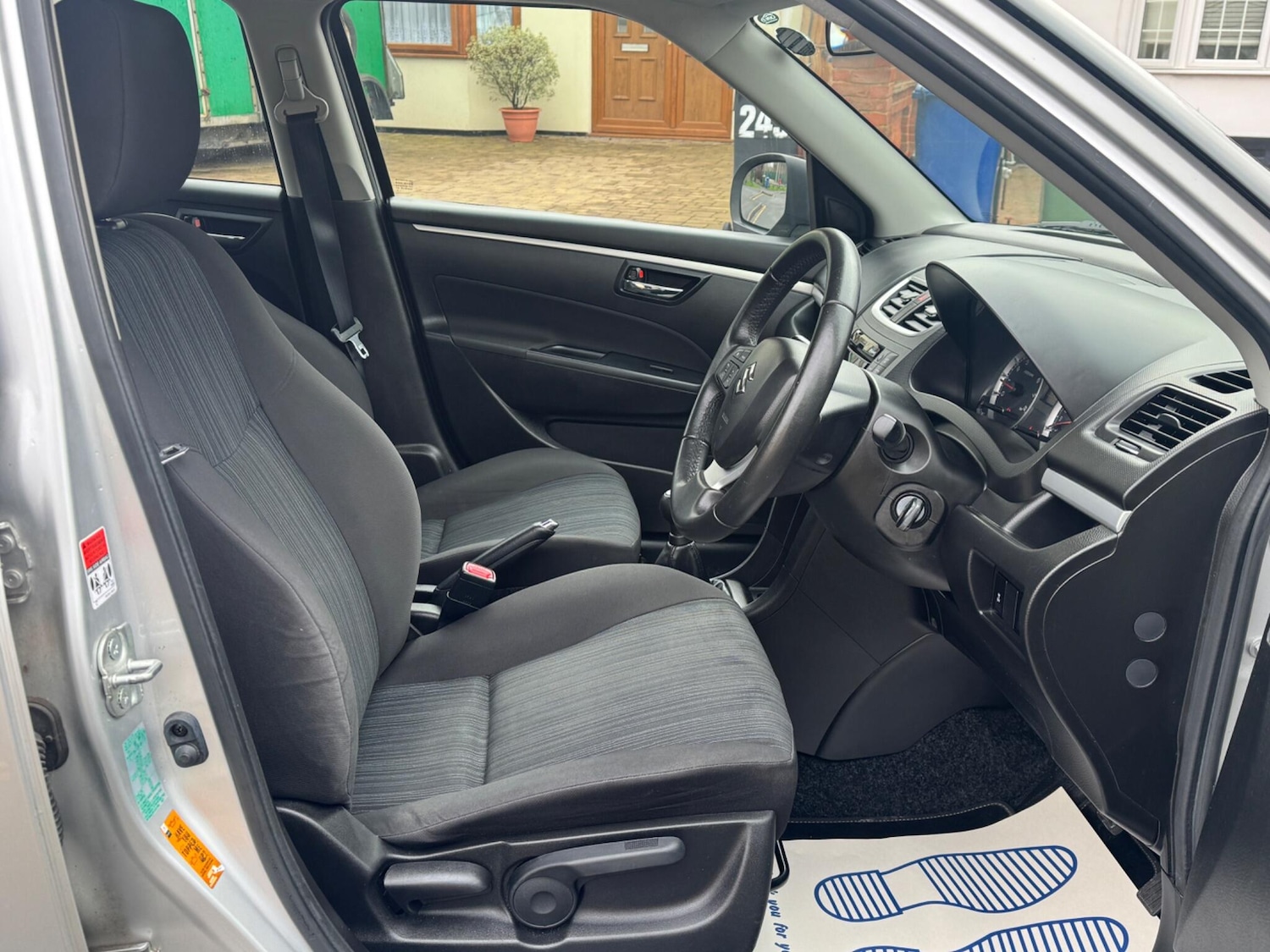 Used Suzuki Swift 2014 for sale - 77695873: Photo 17