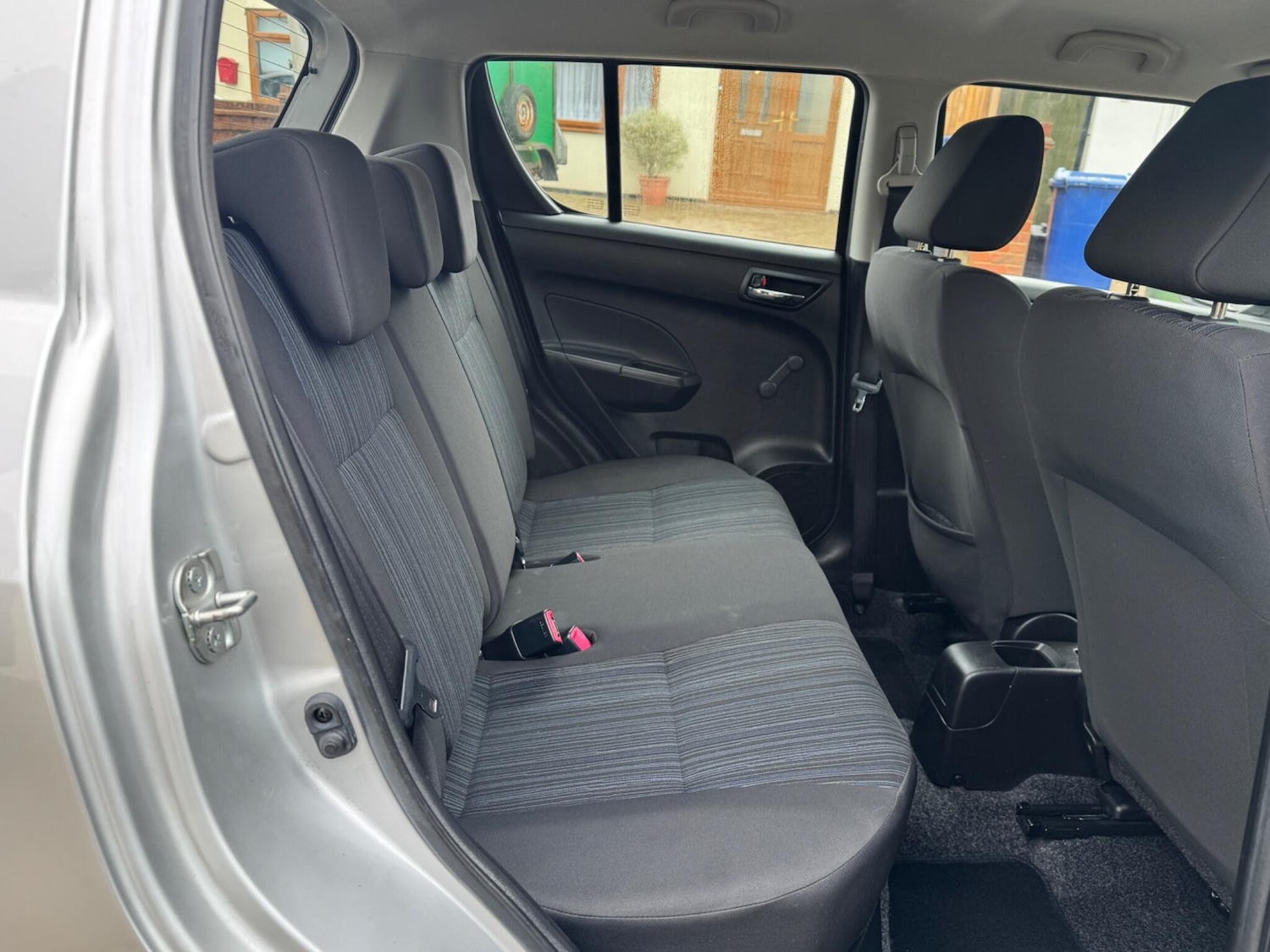 Used Suzuki Swift 2014 for sale - 77695873: Photo 32