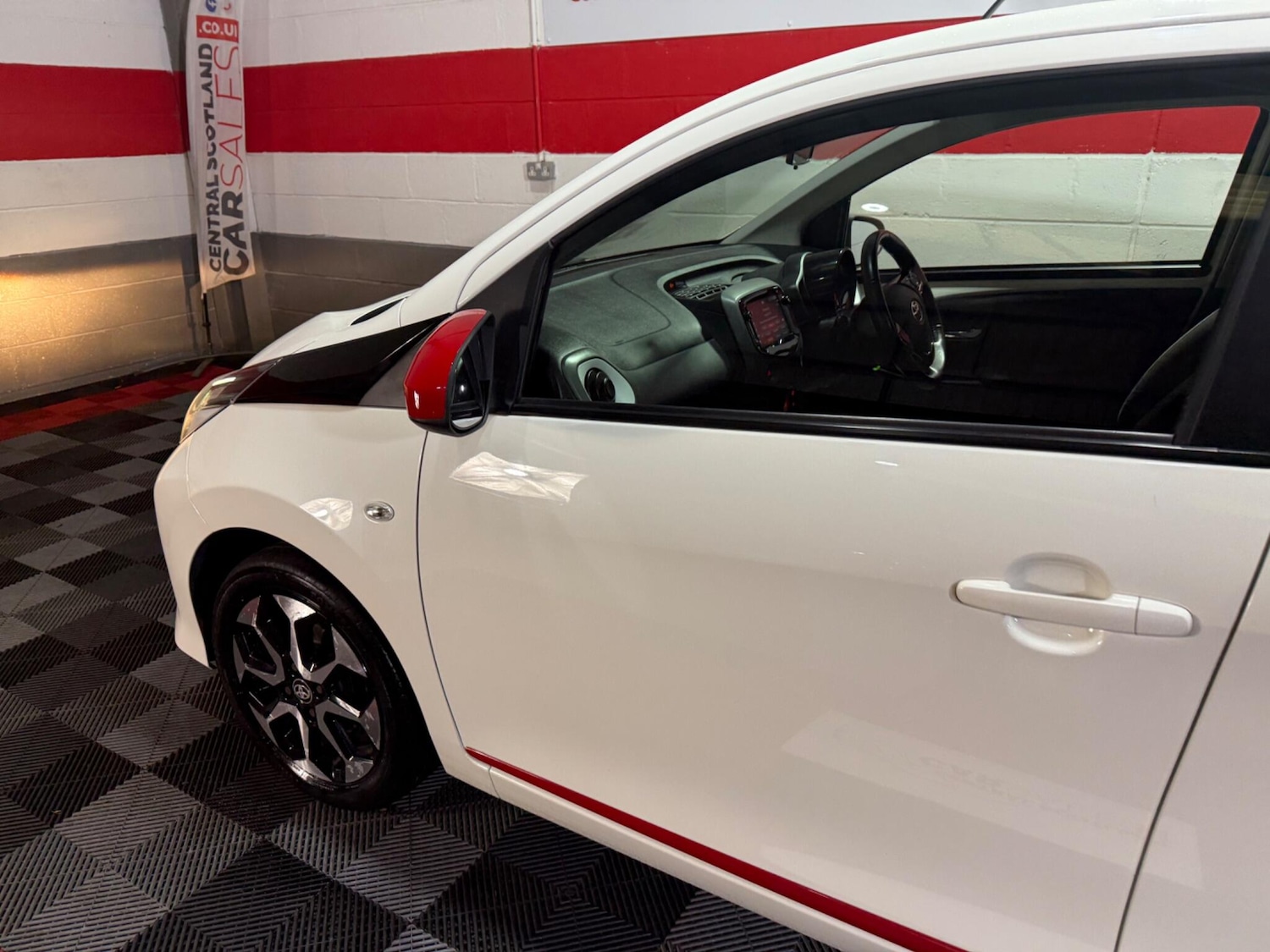 Used Toyota AYGO 2019 for sale - 76989807: Photo 50