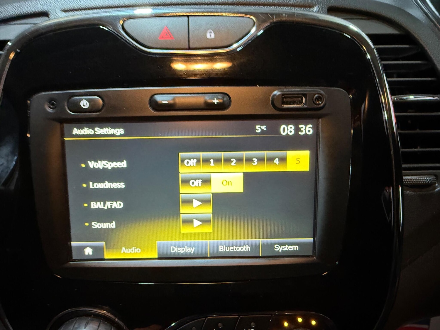 Used Renault Captur for sale - 77612656: Photo 67