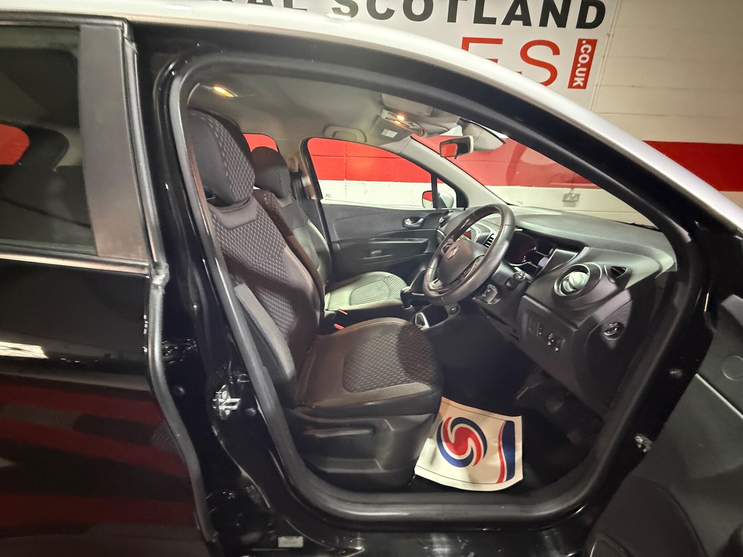 Used Renault Captur 2017 for sale - 76801768: Photo 23