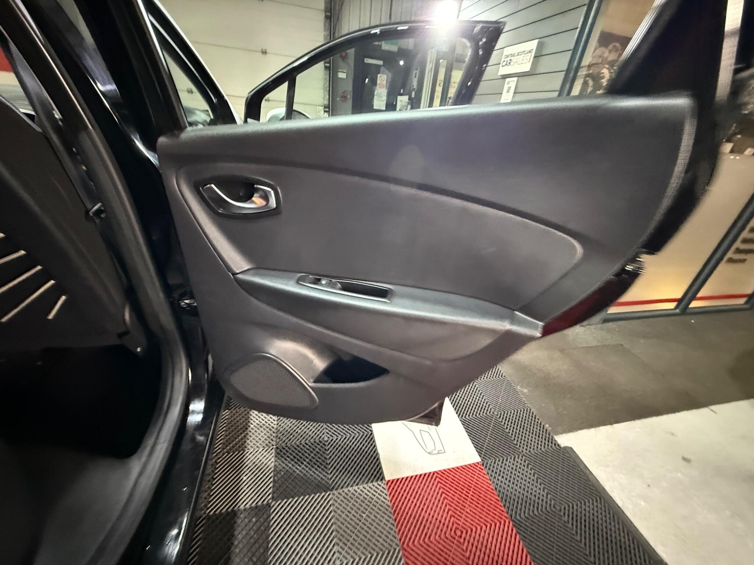 Used Renault Captur 2017 for sale - 76801768: Photo 33