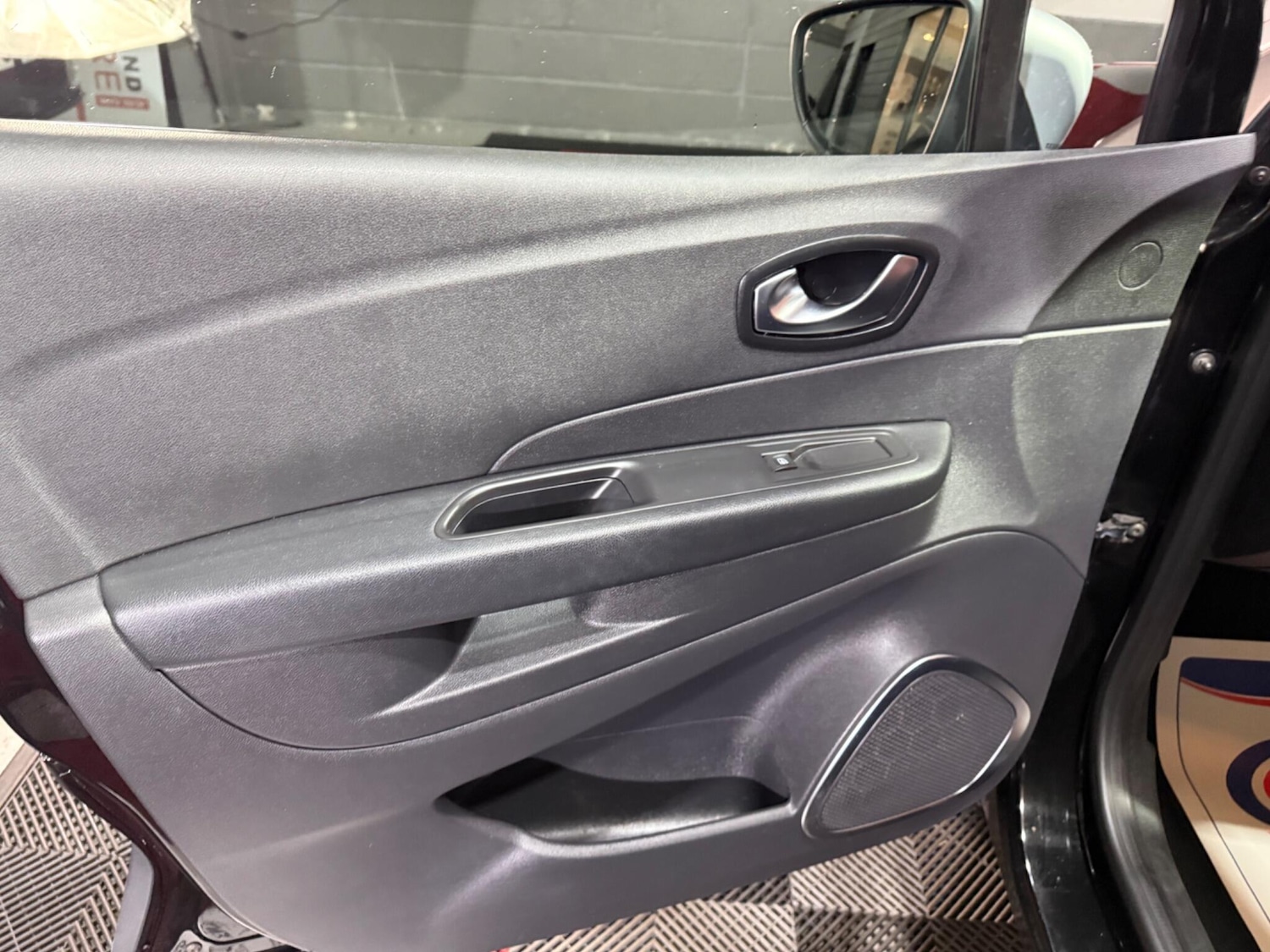 Used Renault Captur 2017 for sale - 76801768: Photo 36