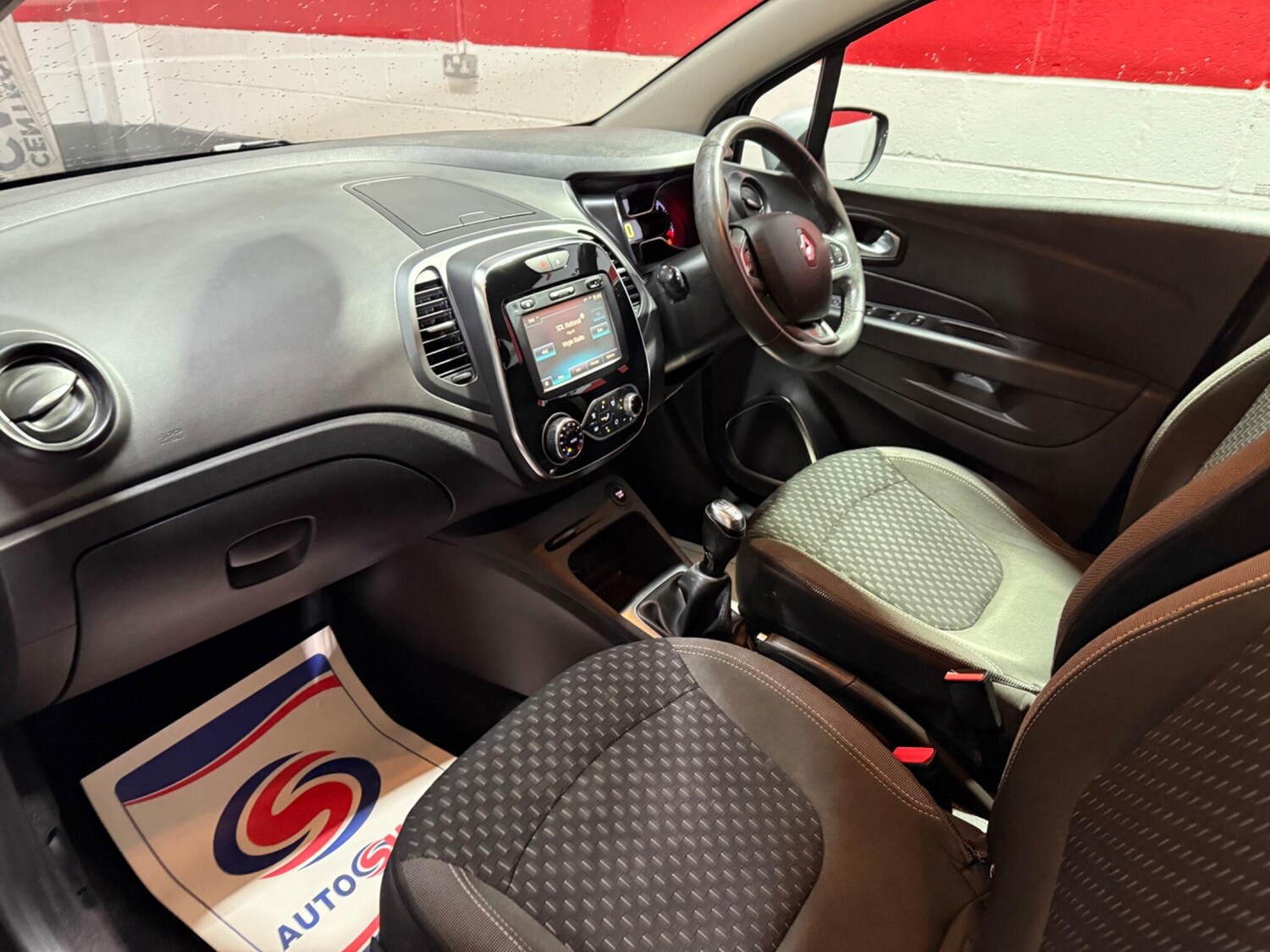 Used Renault Captur 2017 for sale - 76801768: Photo 64