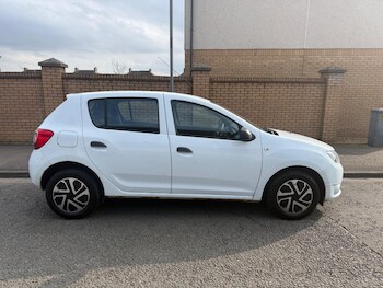 Used Dacia Sandero 2014 for sale - 77784174: Photo