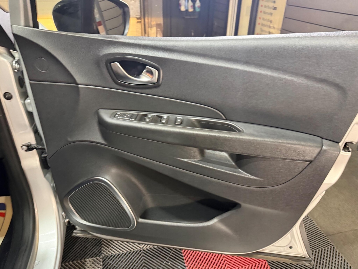 Used Renault Captur for sale - 77853466: Photo 34