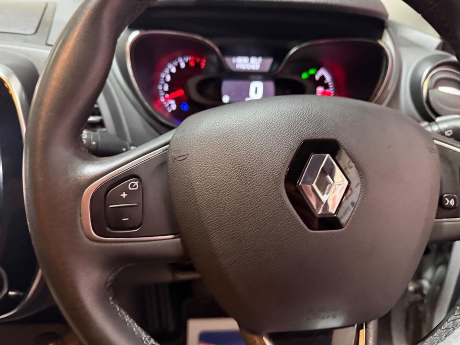 Used Renault Captur for sale - 77853466: Photo 44