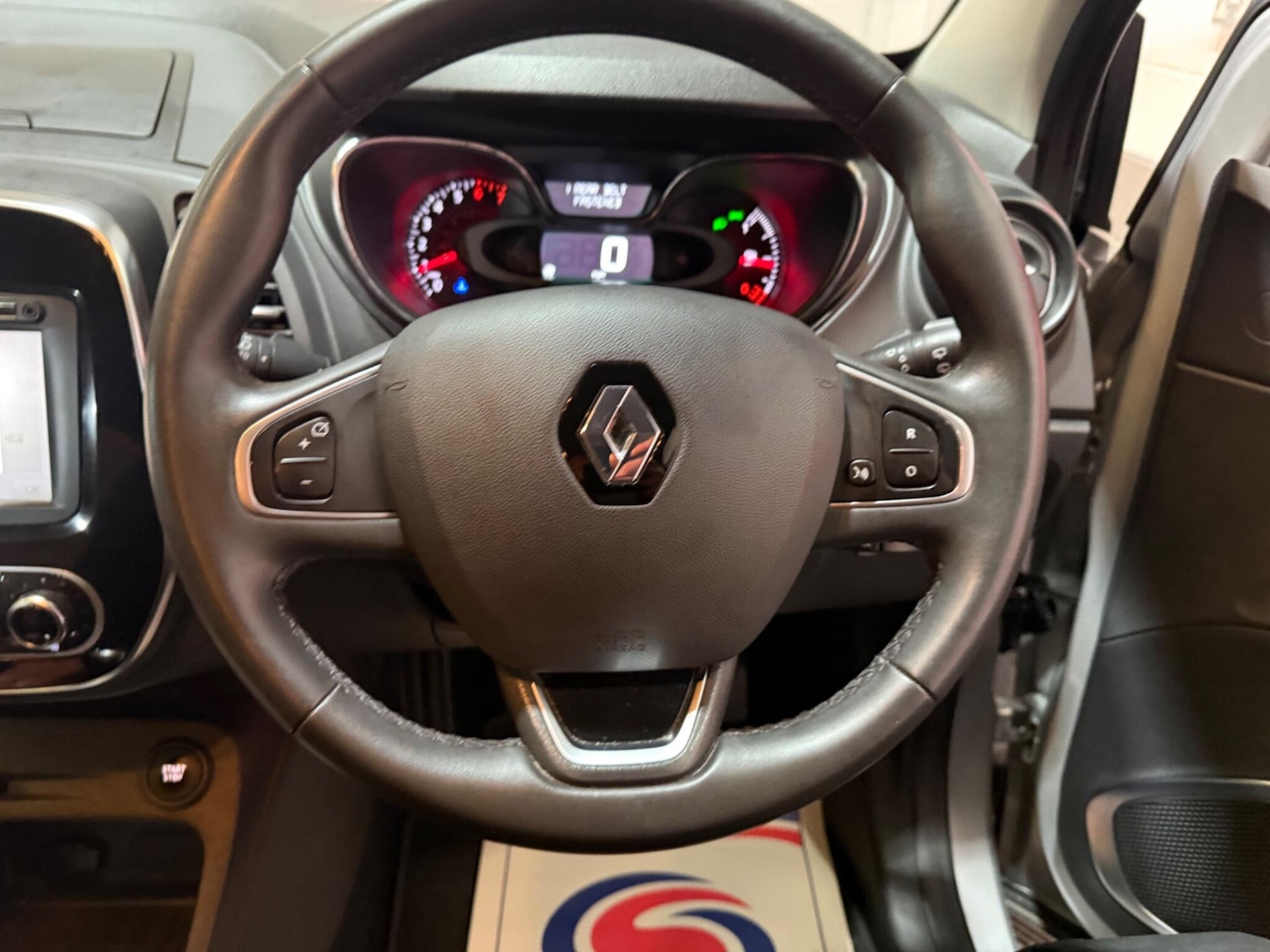 Used Renault Captur for sale - 77853466: Photo 45