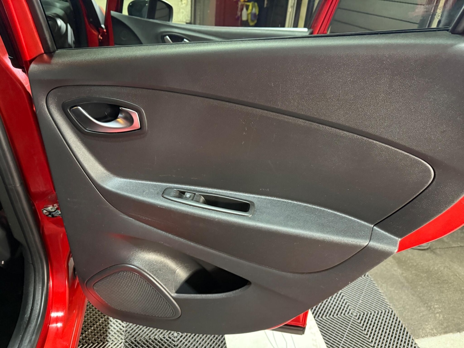 Used Renault Captur 2018 for sale - 76994176: Photo 32