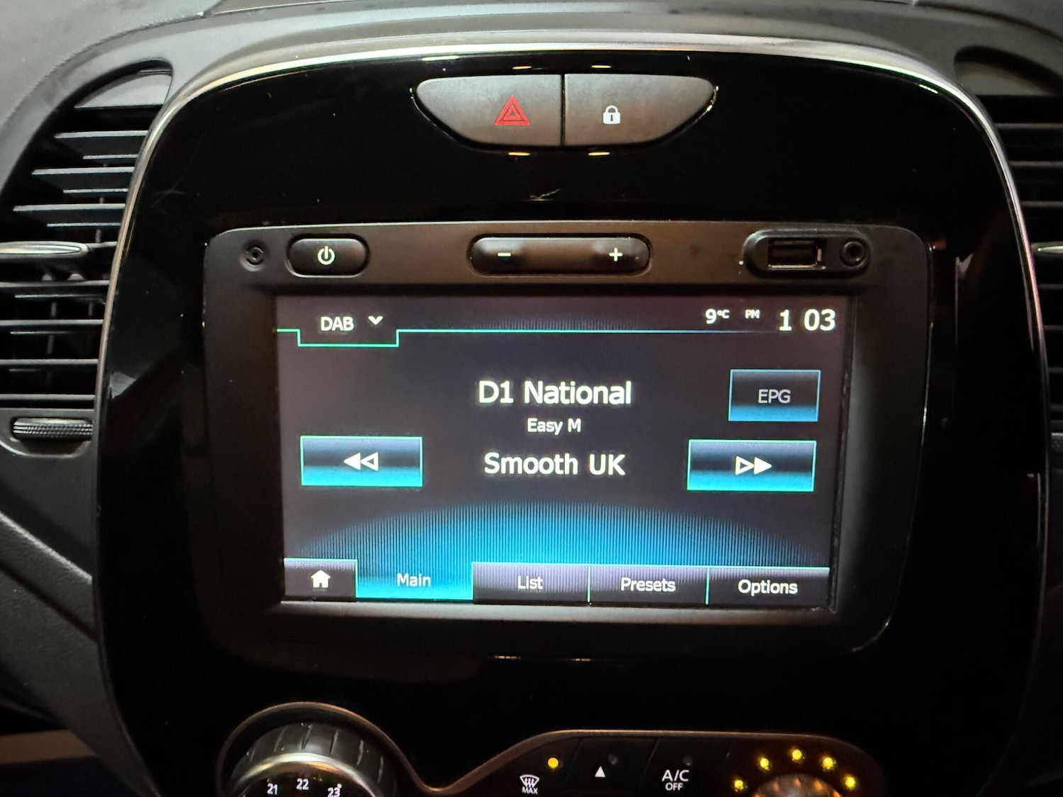 Used Renault Captur 2018 for sale - 76994176: Photo 43