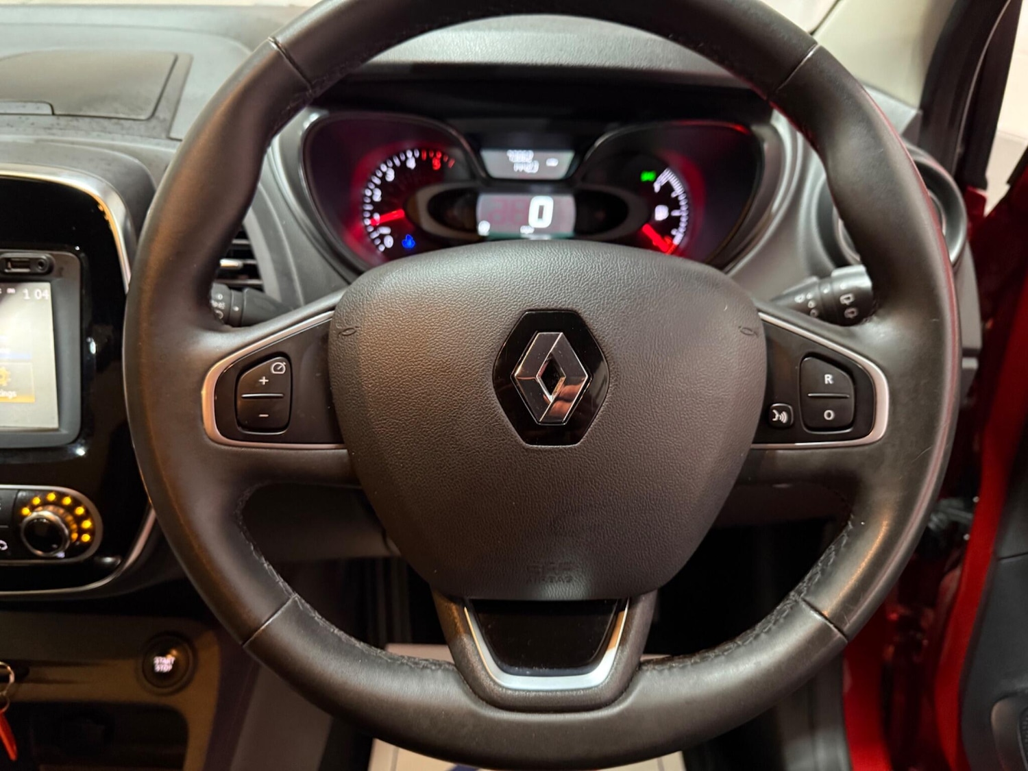 Used Renault Captur 2018 for sale - 76994176: Photo 57