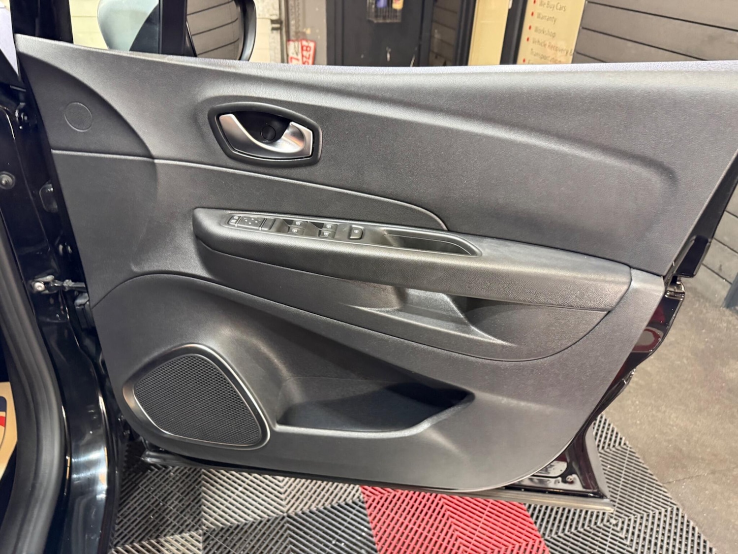 Used Renault Captur 2018 for sale - 77351969: Photo 34