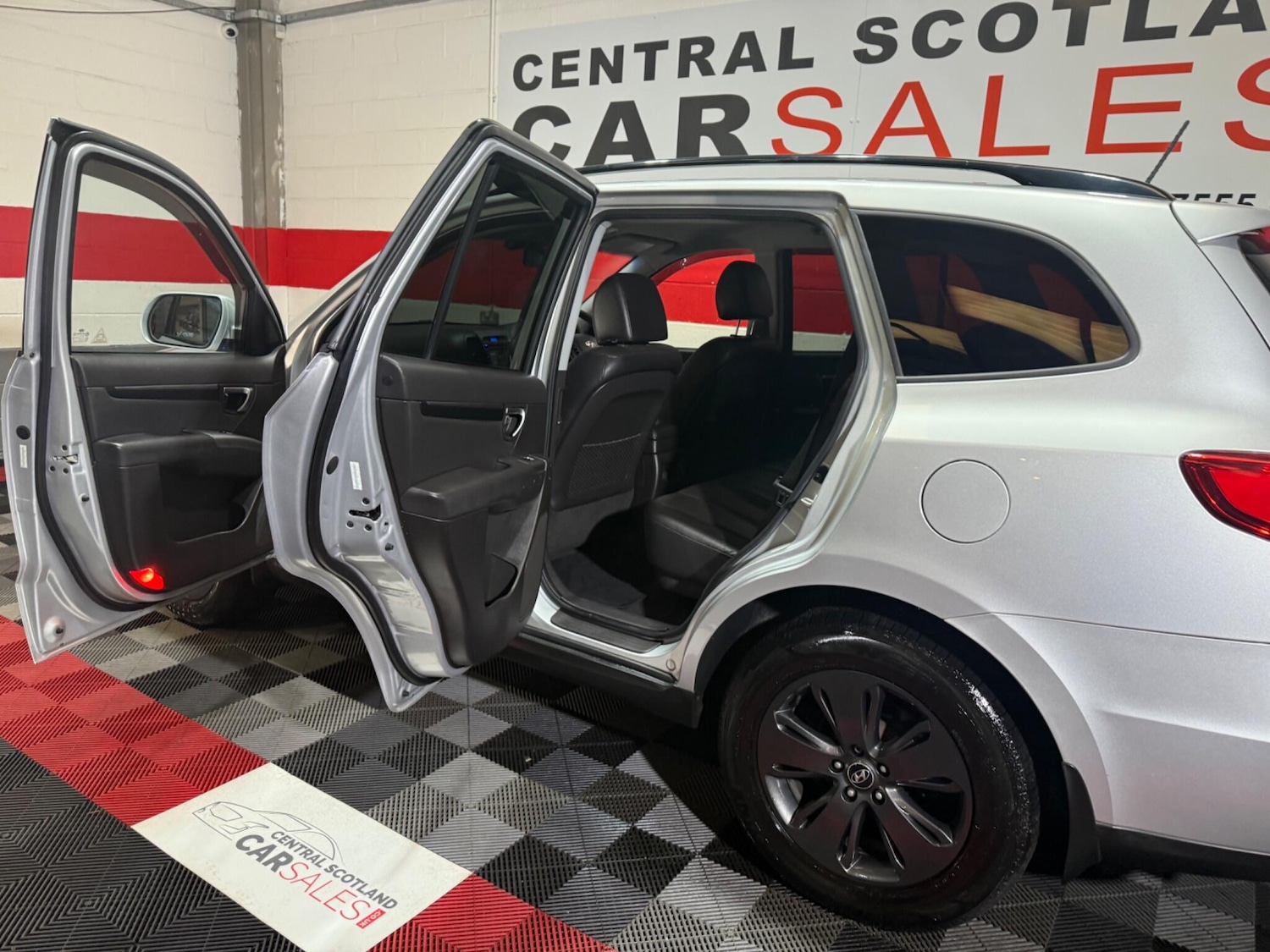 Used Hyundai Santa Fe 2012 for sale - 77175832: Photo 10