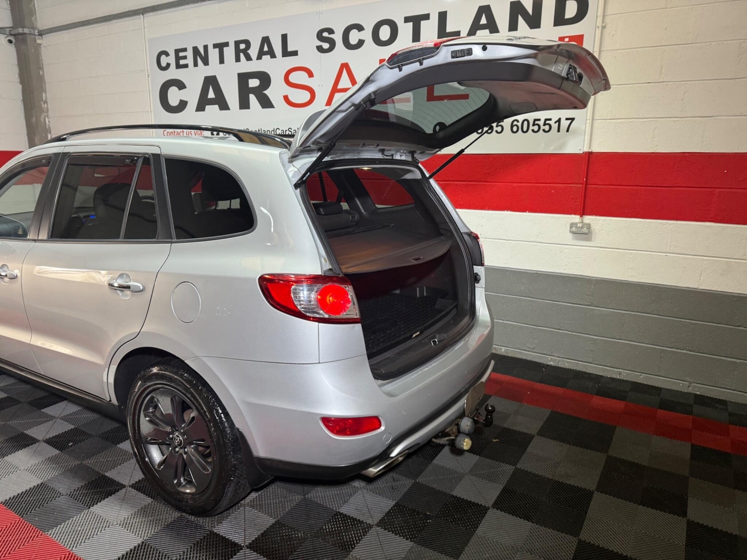 Used Hyundai Santa Fe 2012 for sale - 77175832: Photo 11