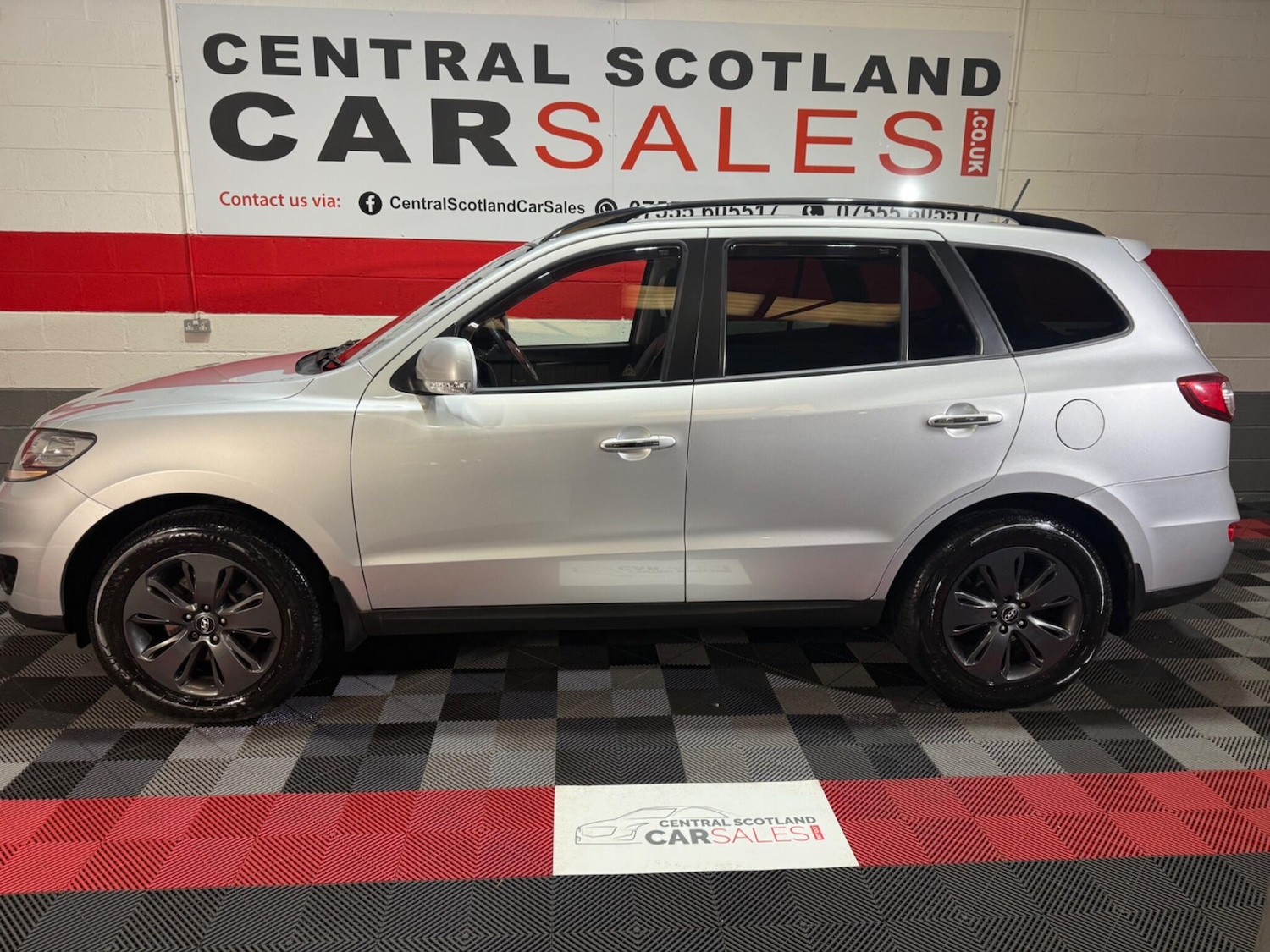 Used Hyundai Santa Fe 2012 for sale - 77175832: Photo 4