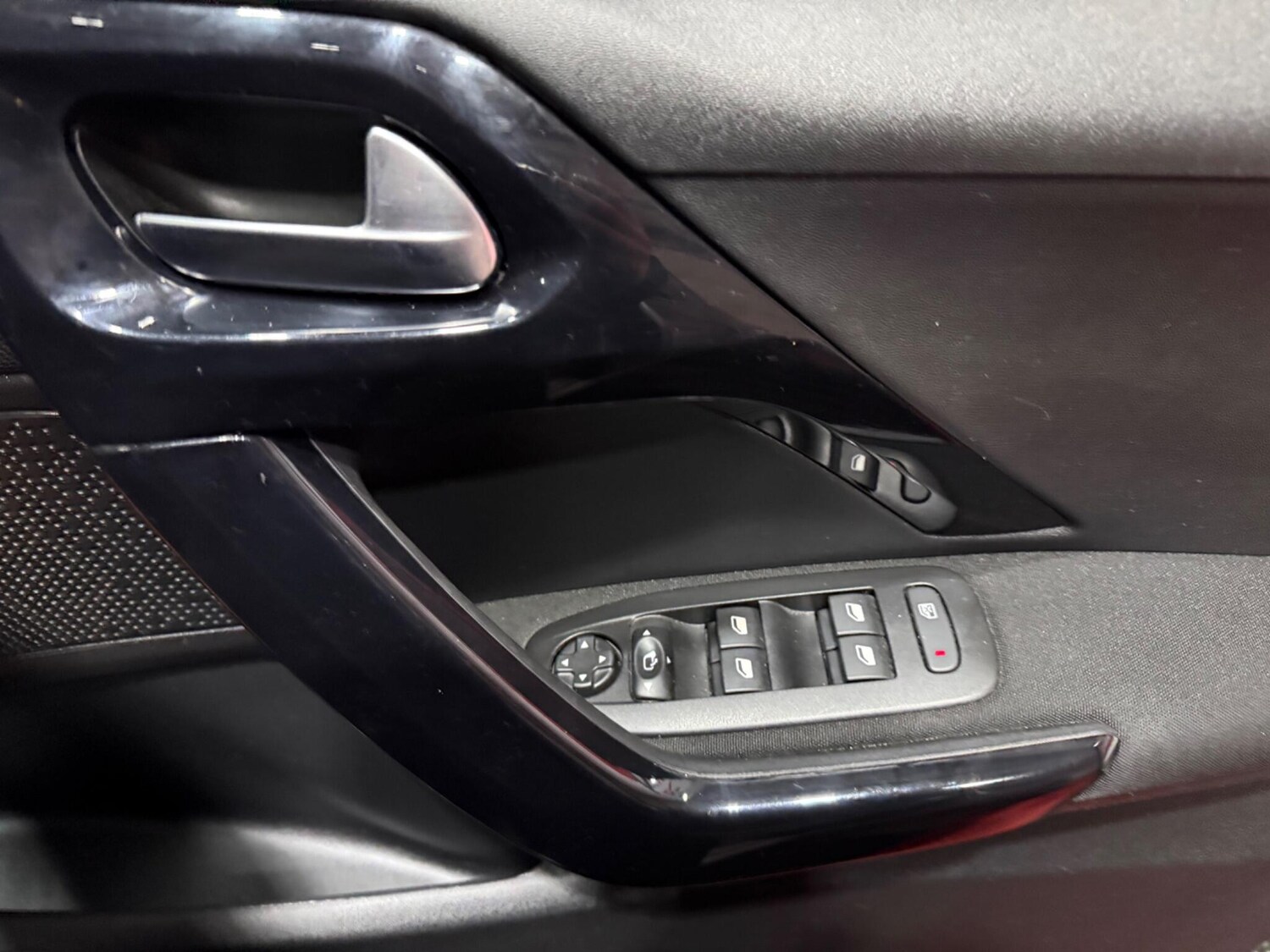 Used Peugeot 208 for sale - 77456340: Photo 31